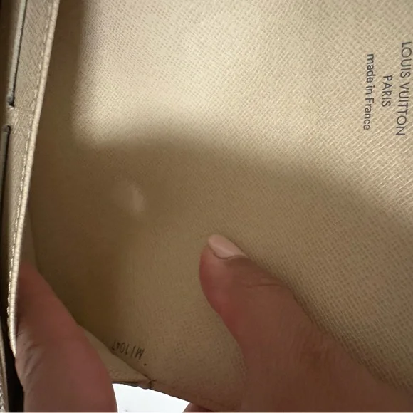 Louis Vuitton Azure Wallet - Picture 4 of 10